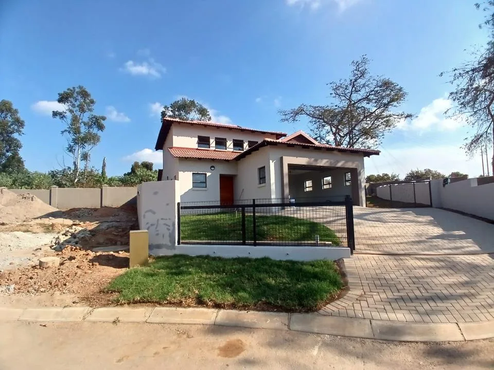 4 Bedroom House for sale in Fauna Park