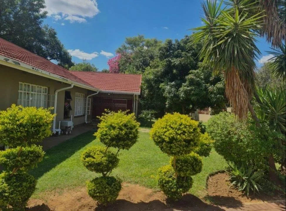 6 Bedroom House for sale in Bo-dorp