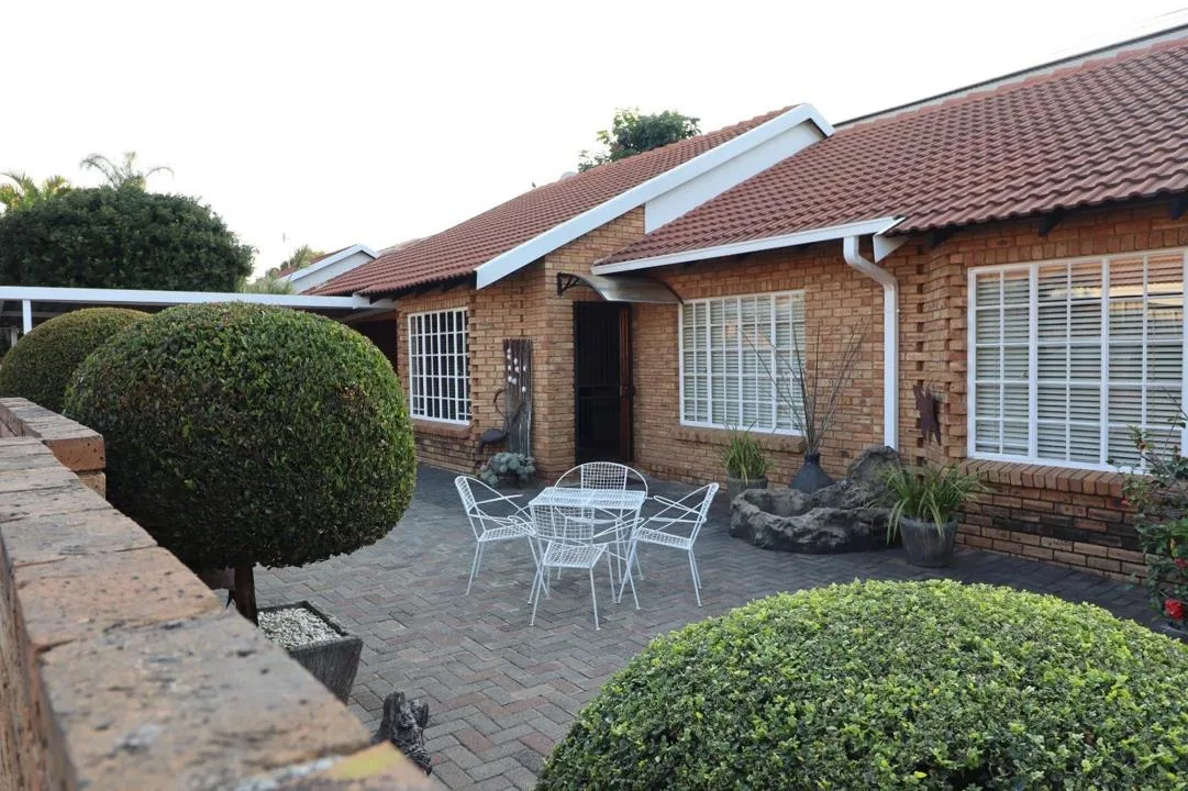 3 Bedroom House for sale in Heuwelsig