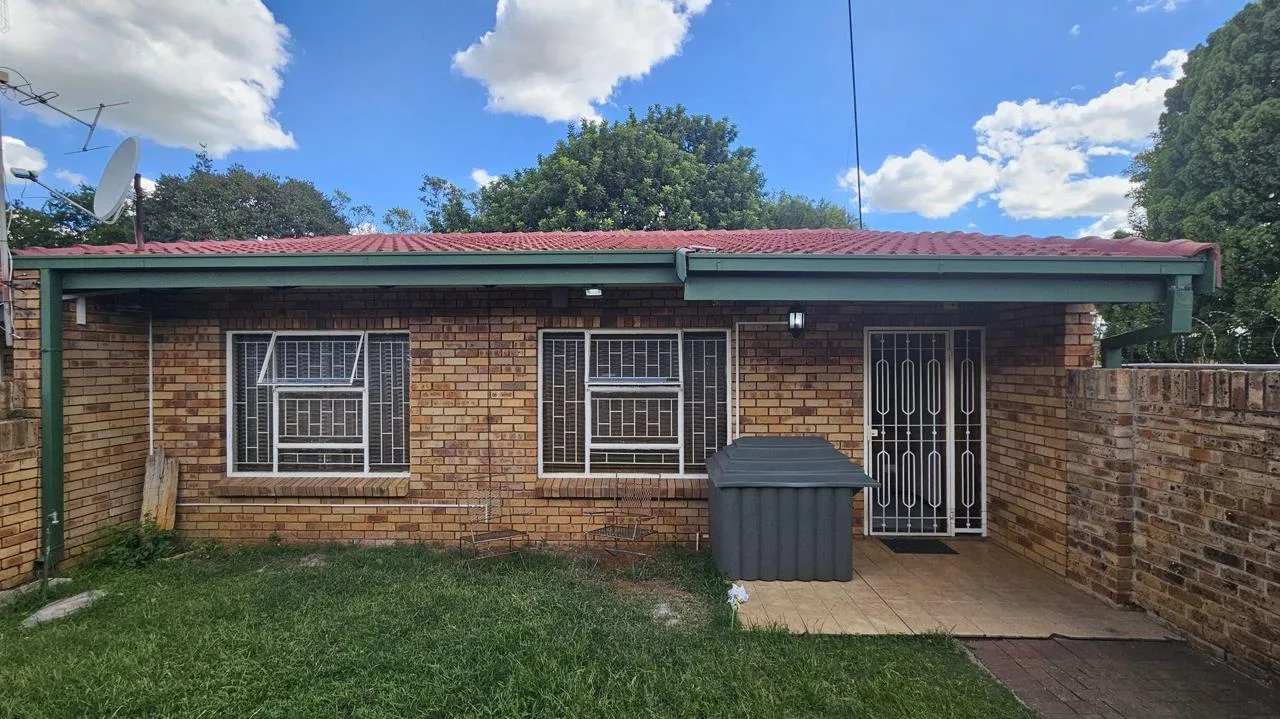 2 Bedroom Townhouse for sale in Kannoniers Park