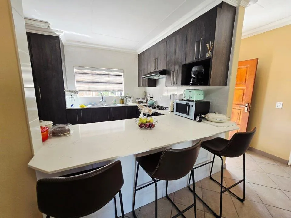 3 Bedroom Townhouse to rent in Aerorand