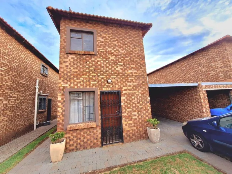 2 Bedroom House for sale in Evander
