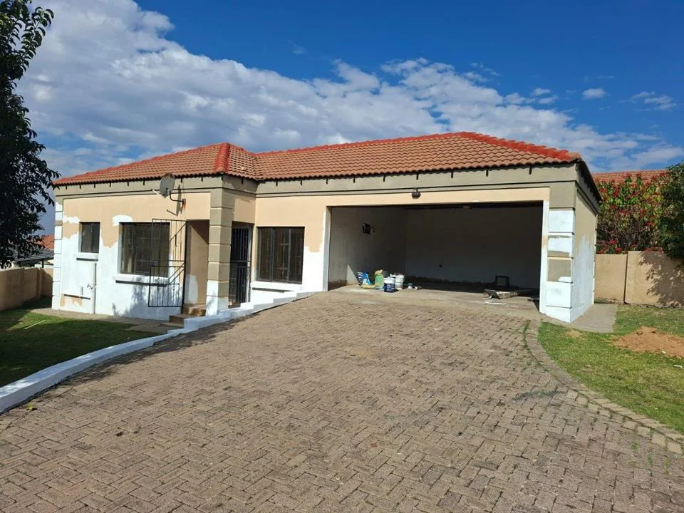 3 Bedroom Townhouse for sale in Jackaroo Park