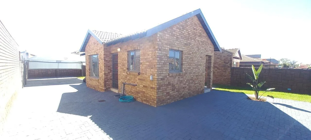 3 Bedroom House for sale in Ivy Park