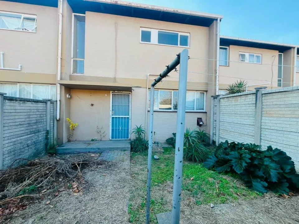2 Bedroom Townhouse for sale in Sasolburg Central