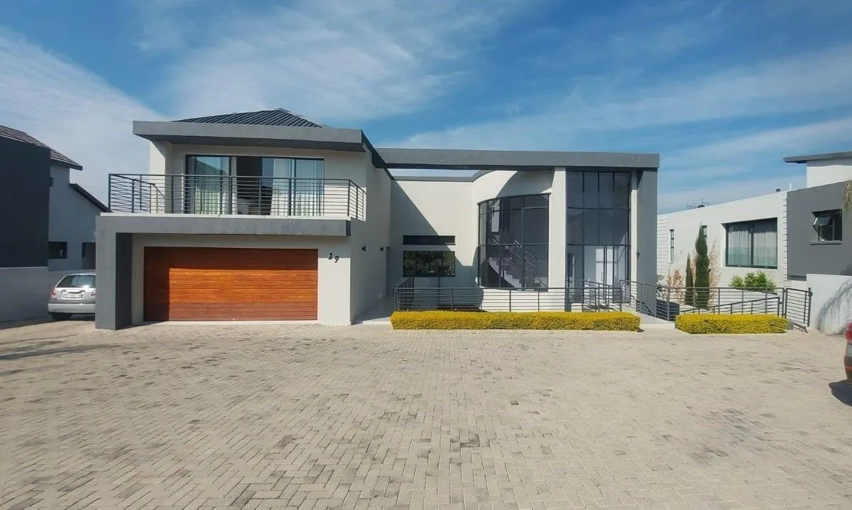 5 Bedroom House for sale in Riverside Park