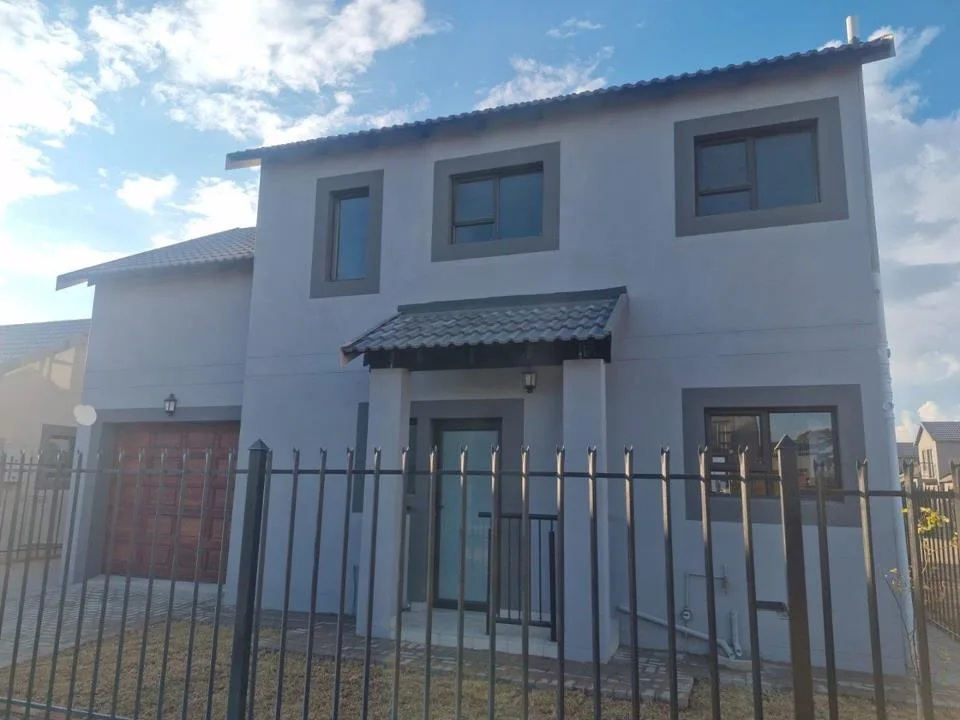 3 Bedroom House for sale in Bloemspruit