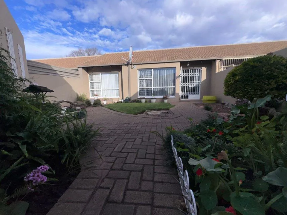2 Bedroom Townhouse for sale in Pellissier