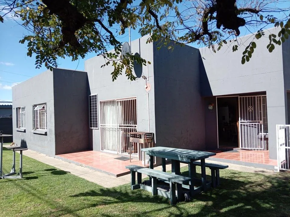 2 Bedroom Apartment / flat for sale in Standerton Central