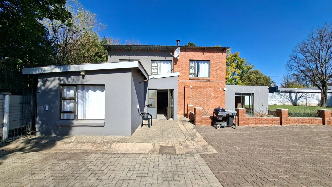 3 Bedroom House for sale in Bayswater