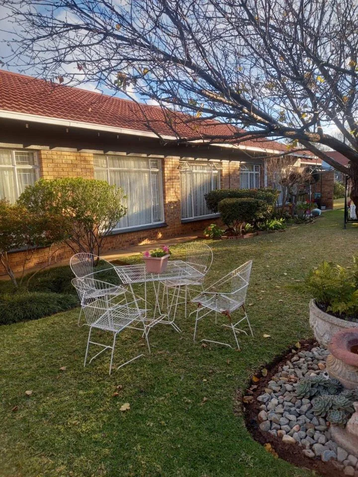 2 Bedroom Townhouse for sale in La Hoff