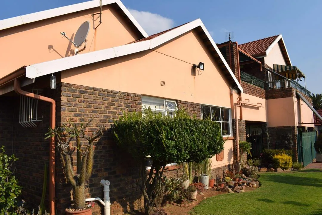 4 Bedroom House for sale in Del Judor Ext 4
