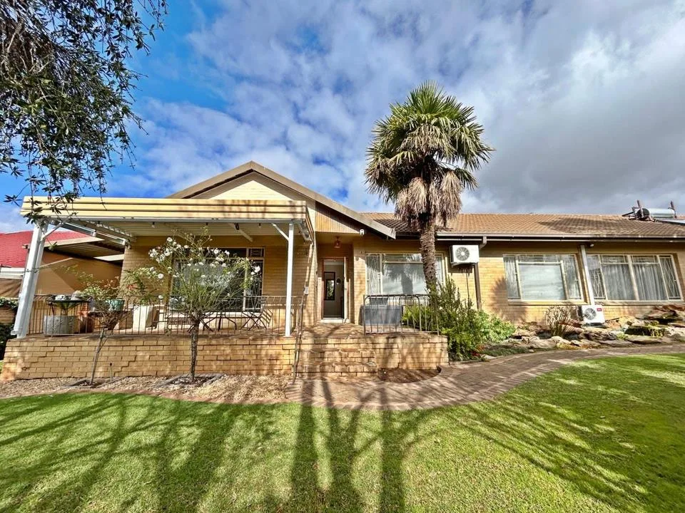 4 Bedroom House for sale in Pellissier