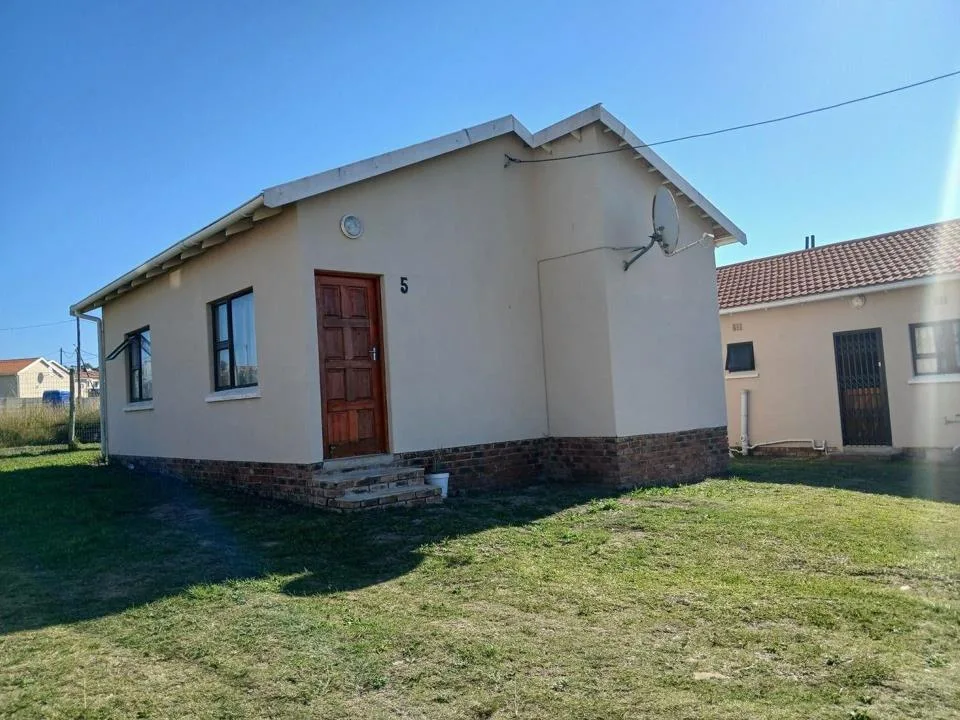 2 Bedroom House for sale in Cove Rock