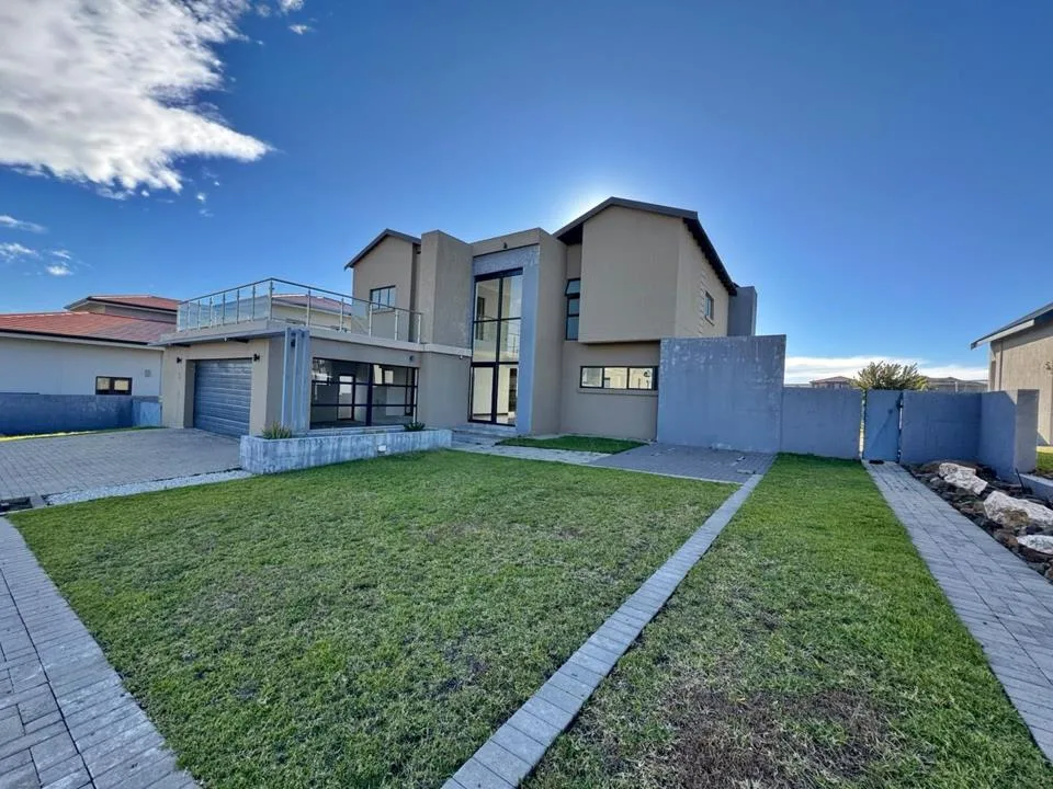 5 Bedroom House for sale in Woodland Hills Bergendal