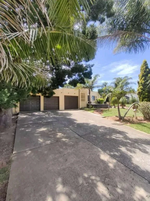 4 Bedroom House for sale in Vanes Estate