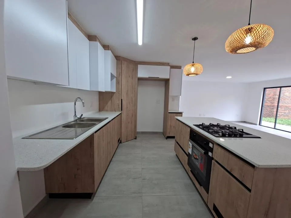 3 Bedroom Townhouse for sale in Stirling