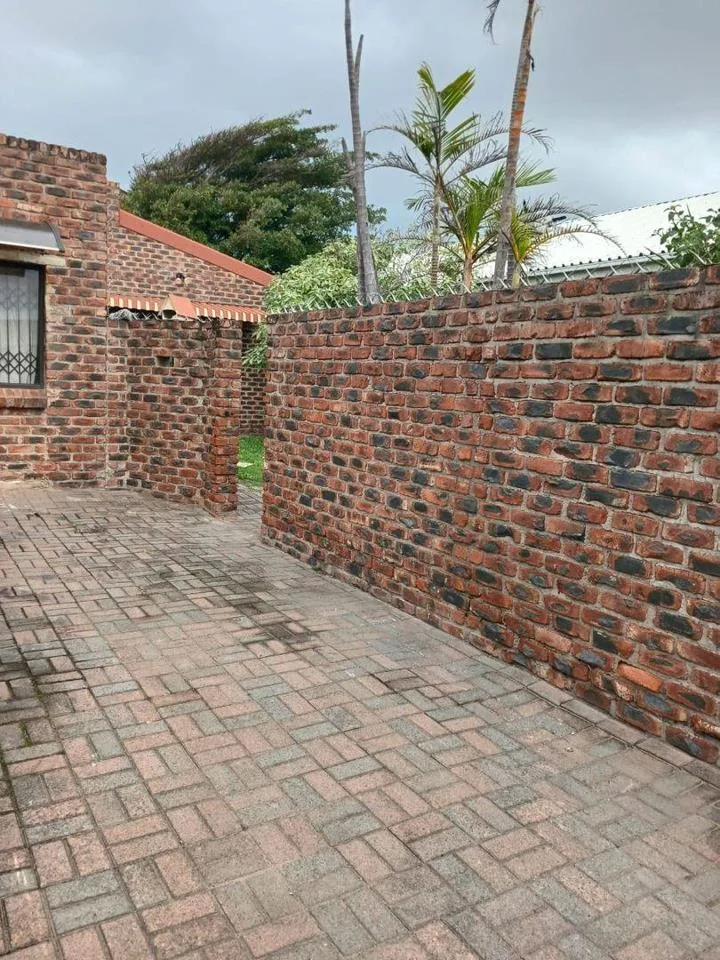 2 Bedroom House to rent in Quigney