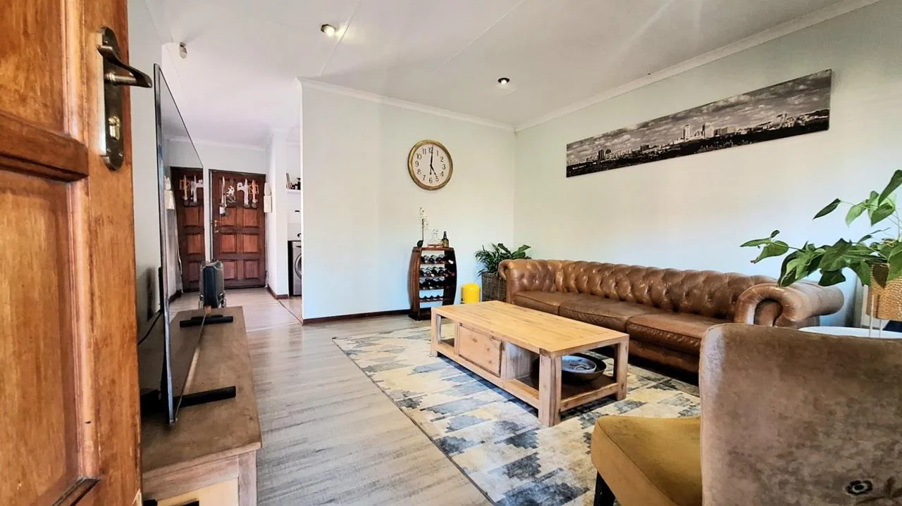 2 Bedroom Townhouse for sale in Aerorand