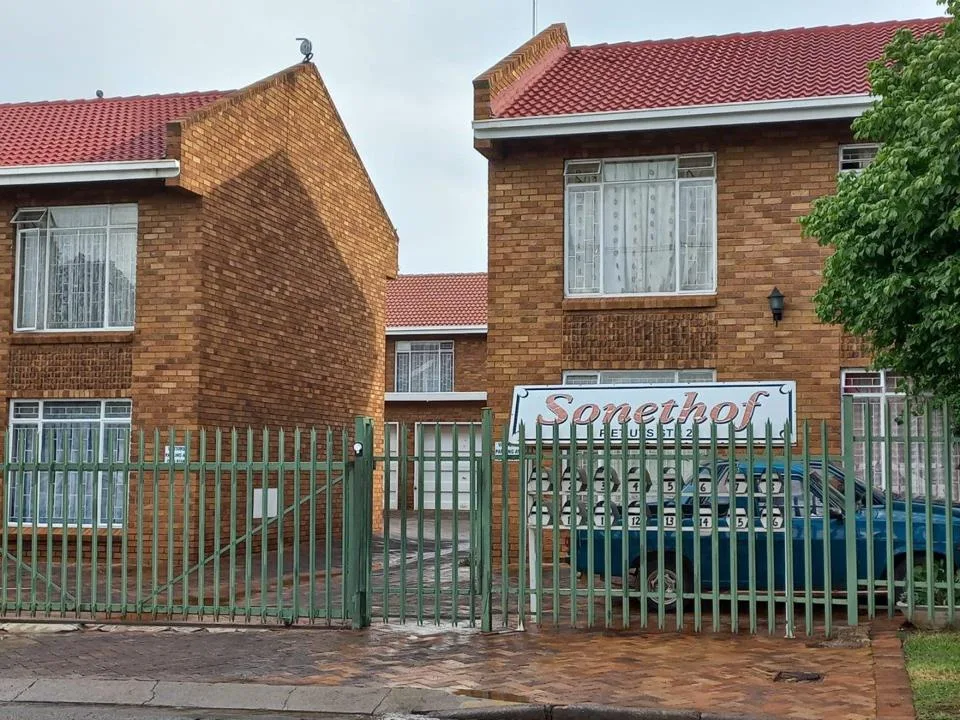 2 Bedroom Apartment / flat for sale in Potchefstroom Central