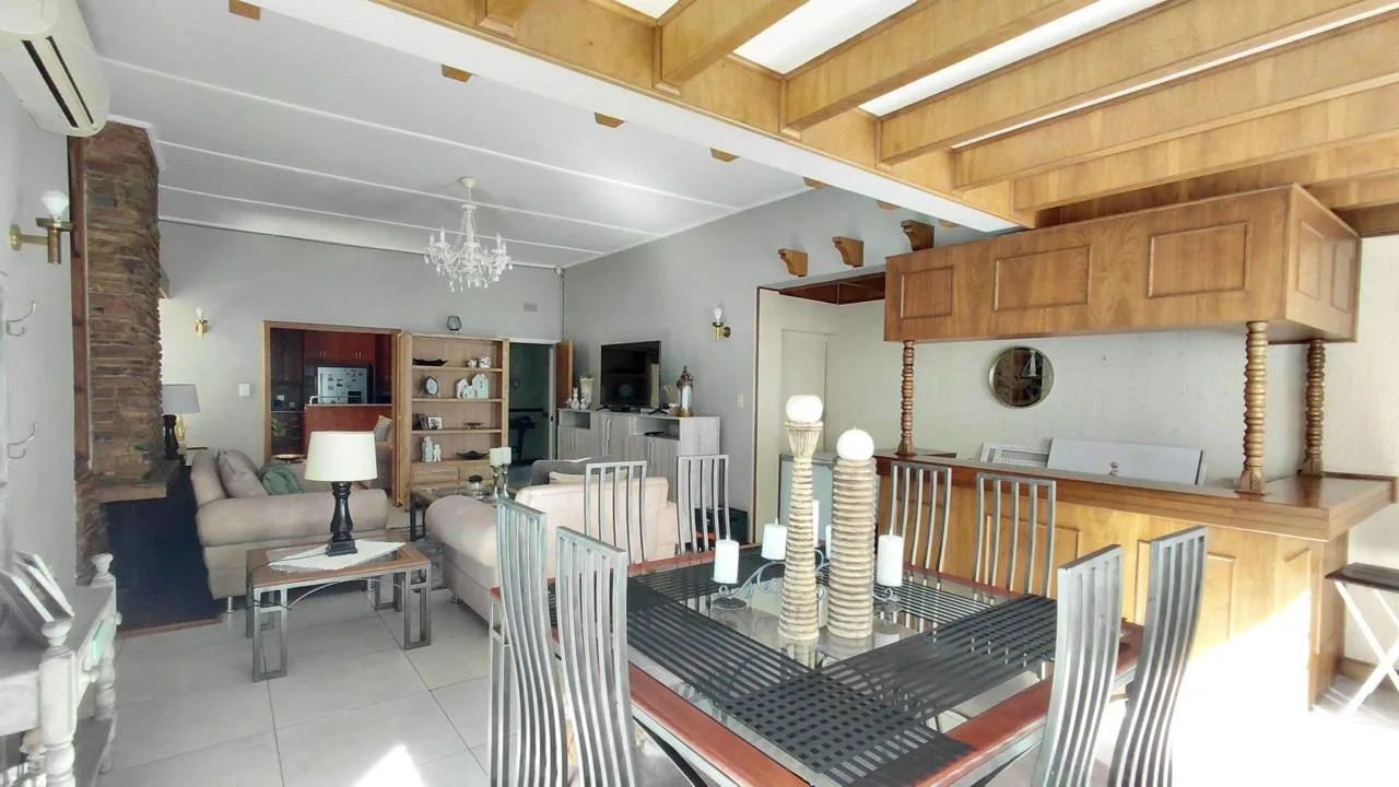 4 Bedroom House for sale in Bayswater