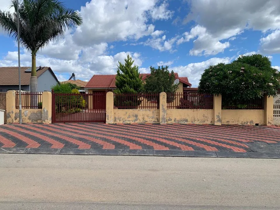 3 Bedroom House for sale in Seshego H