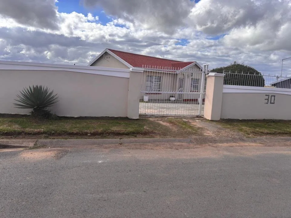 3 Bedroom House for sale in Tyu Tyu North