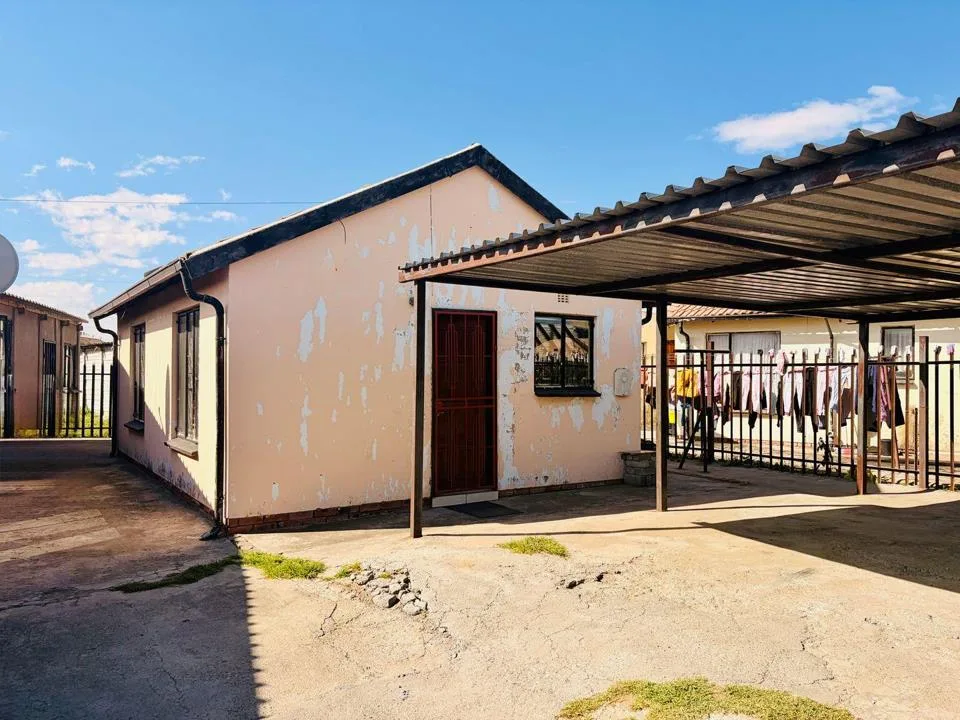 2 Bedroom House for sale in Embalenhle Ext 12