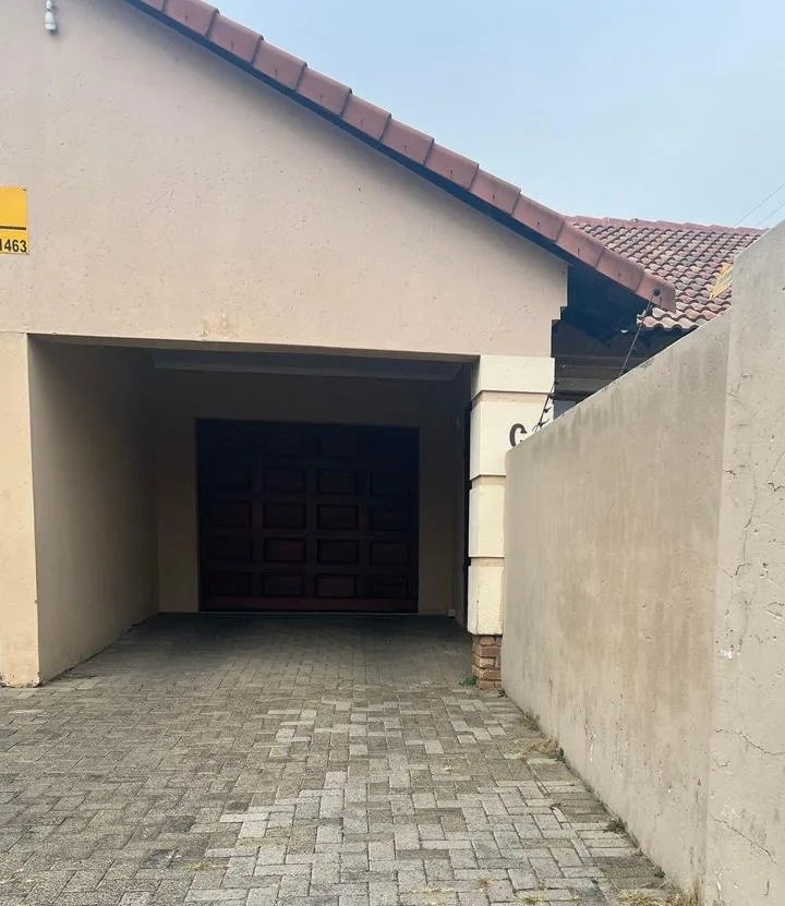 2 Bedroom House for sale in Noordrand