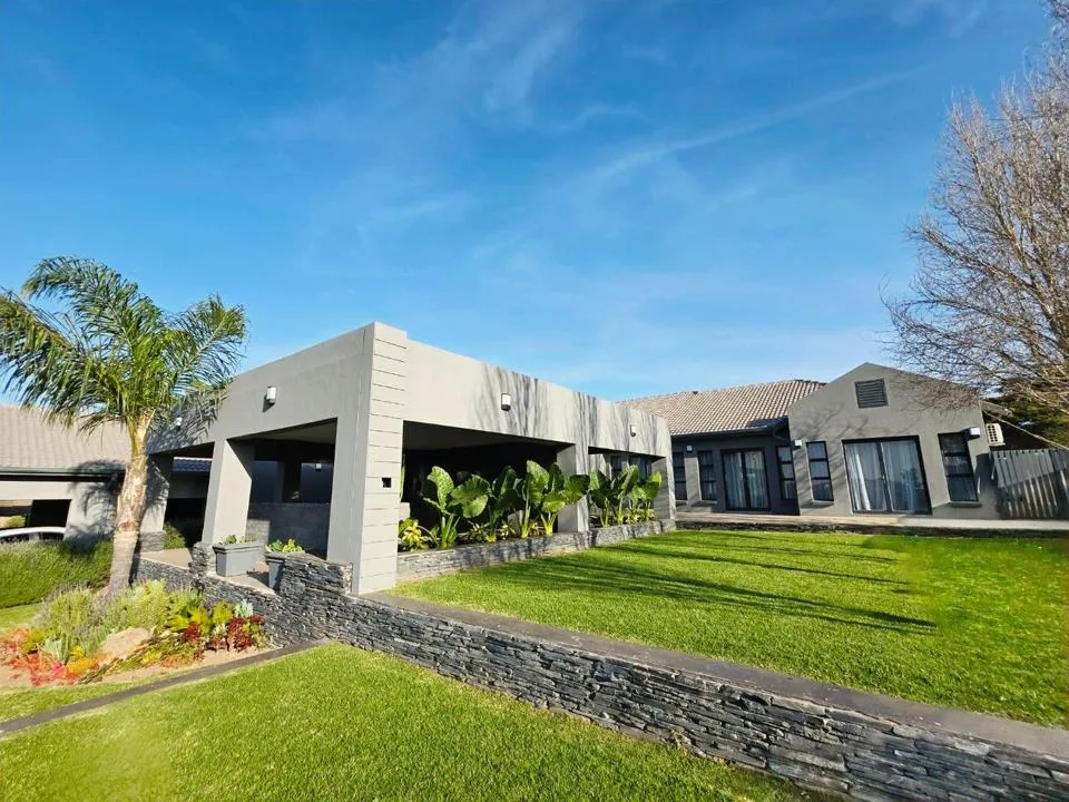4 Bedroom House for sale in Bankenveld Golf Estate