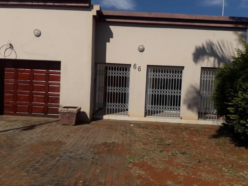 5 Bedroom House to rent in Eltivillas