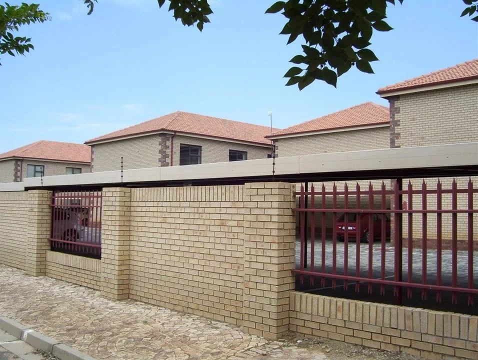 0.5 Bedroom Apartment / flat for sale in Dassie Rand