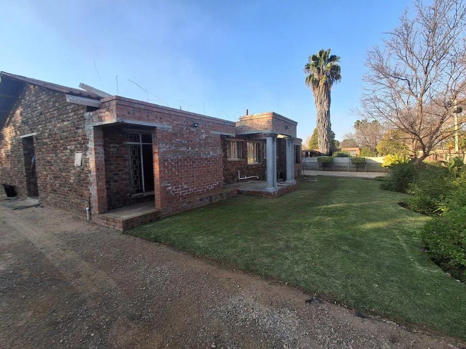 3 Bedroom House for sale in Riebeeckstad