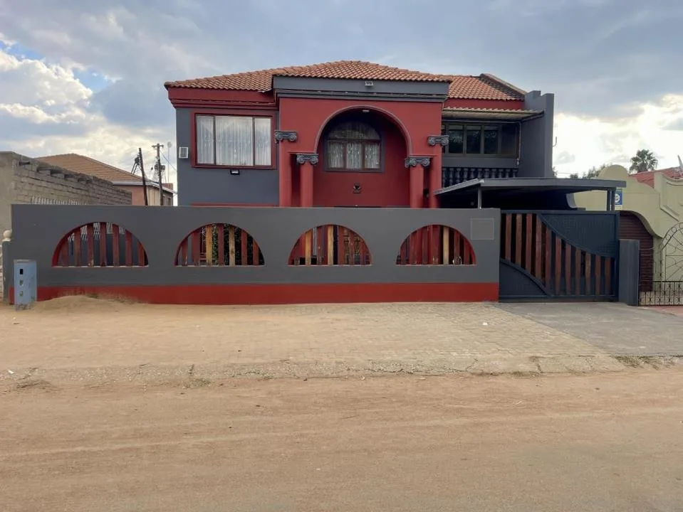 5 Bedroom House for sale in Westenburg