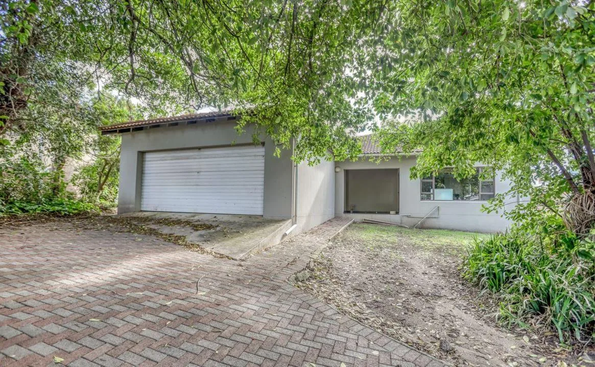 3 Bedroom House for sale in Gonubie