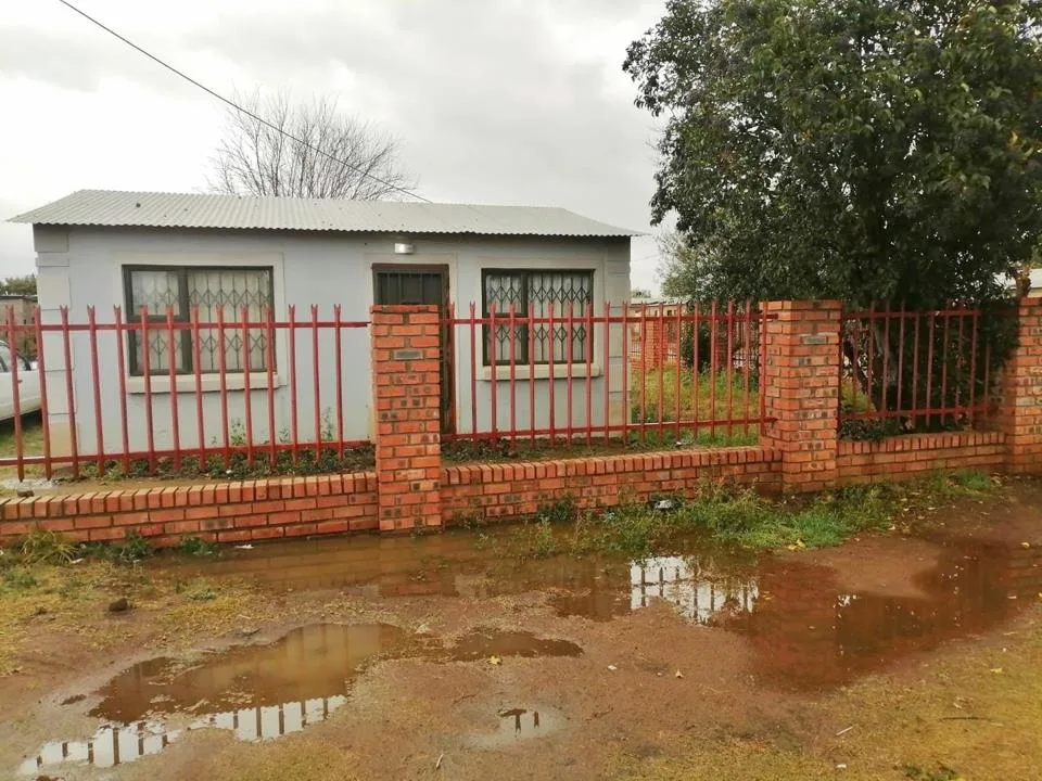 2 Bedroom House for sale in Blomanda