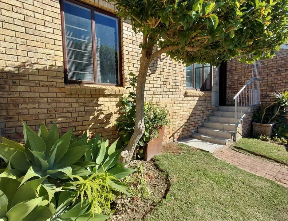 2 Bedroom Townhouse for sale in Jeffreys Bay Central