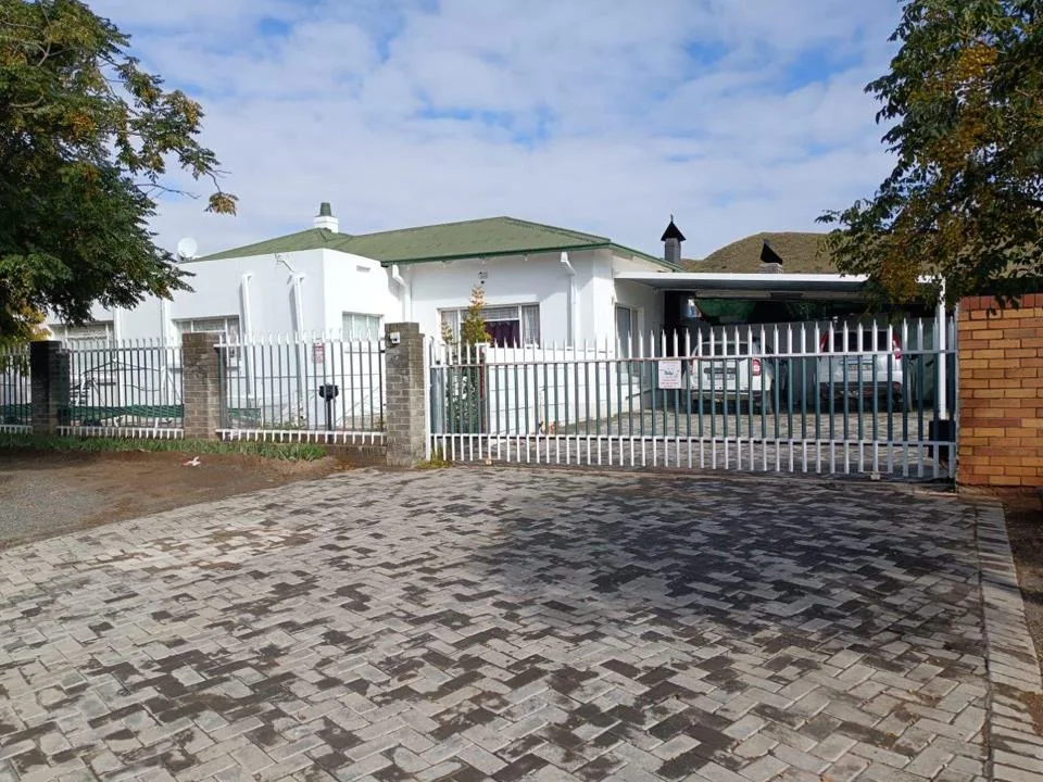 4 Bedroom House for sale in De Aar