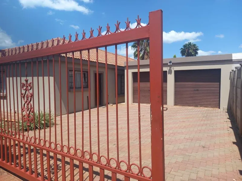 4 Bedroom Apartment / flat to rent in The Orchards