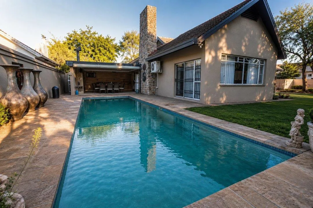 4 Bedroom House for sale in Bayswater