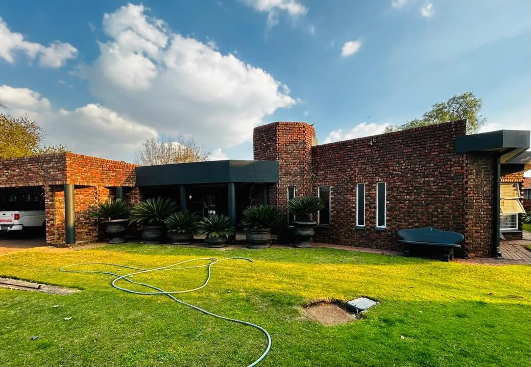 4 Bedroom House for sale in Vaalpark