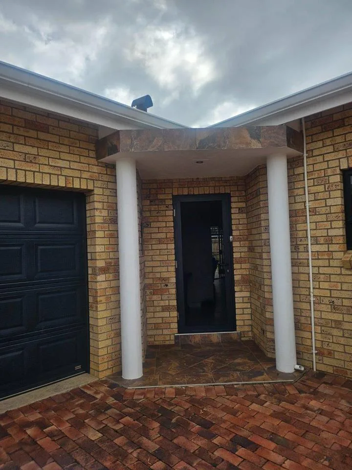 Townhouse to rent in Hillcrest