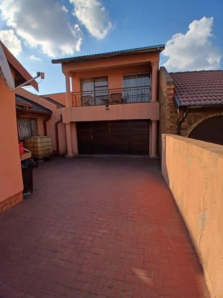 3 Bedroom House for sale in Kwaguqa