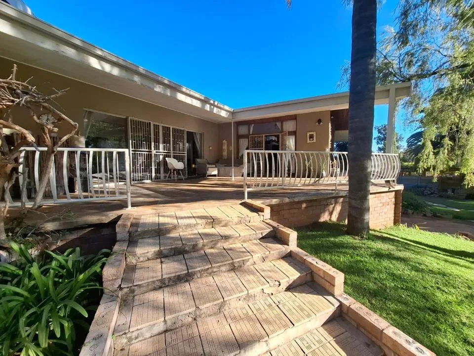 5 Bedroom House for sale in Hartswater