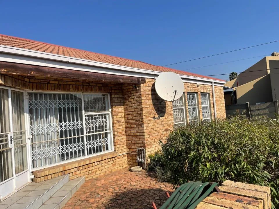 3 Bedroom Townhouse for sale in Vaalpark