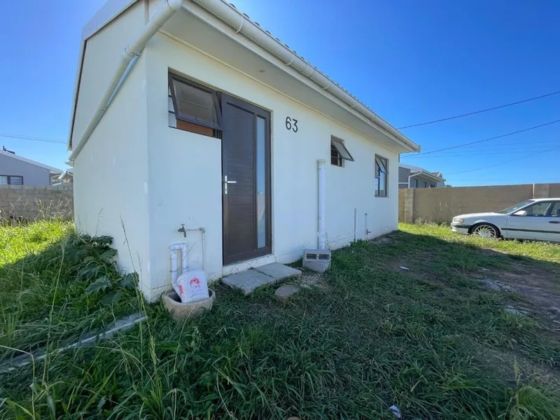 2 Bedroom House for sale in Gonubie