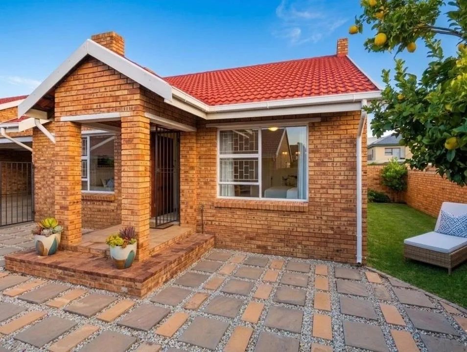 3 Bedroom Townhouse for sale in Langenhovenpark