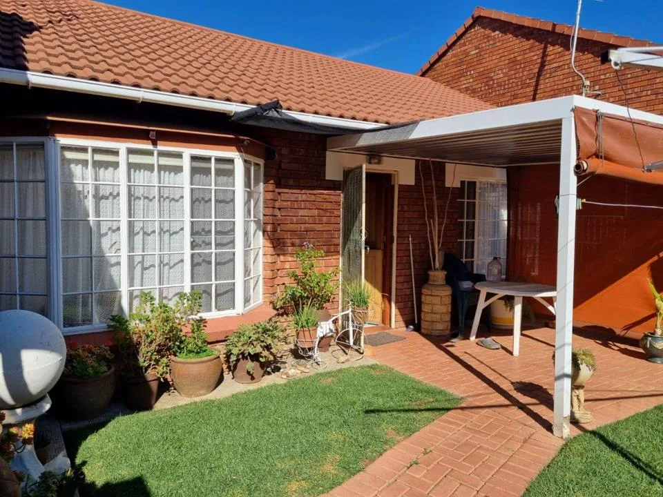 2 Bedroom Townhouse for sale in Fichardt Park
