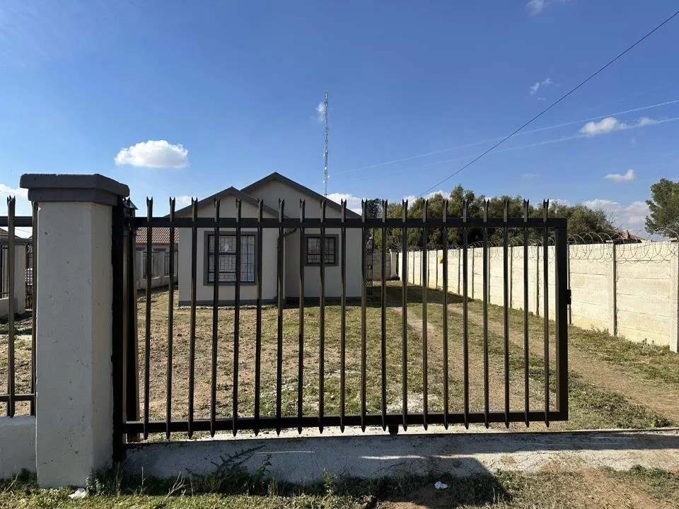 3 Bedroom House for sale in Pinehaven