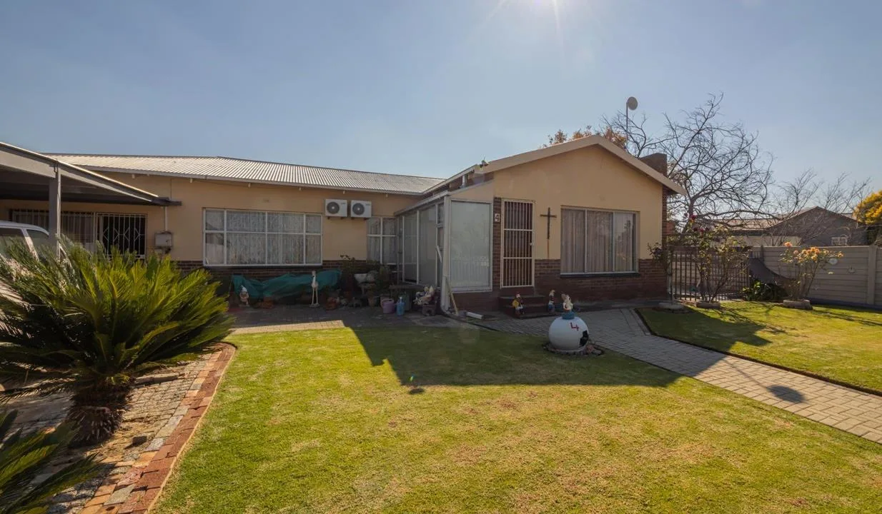 6 Bedroom House for sale in Morewag